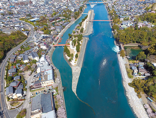 塔の島「中洲」の全景 